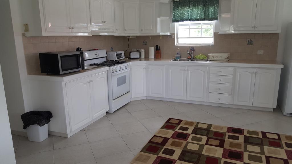Worthing Beach Apartments Bridgetown Ngoại thất bức ảnh